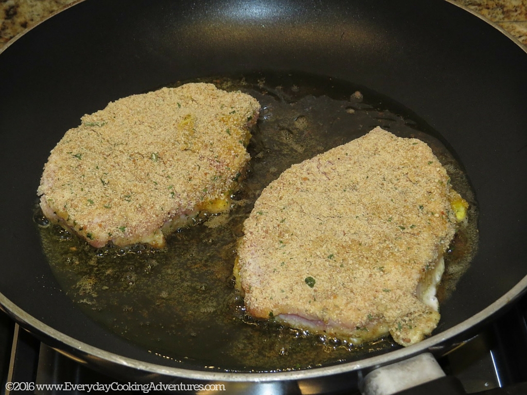 Chuletas de cerdo con costra de parmesano de Giada ©EverydayCookingAdventures2016